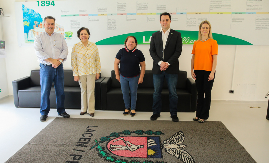 lacen gov O Governador Carlos Massa Ratinho Junior em visita nesta quarta-feira (01/04), ao Laboratório Central do Estado - LACEN acompanhado do secretario de Estado da Saúde, Beto Preto. Curitiba, 01/04/2020 - Foto: Geraldo Bubniak/AEN