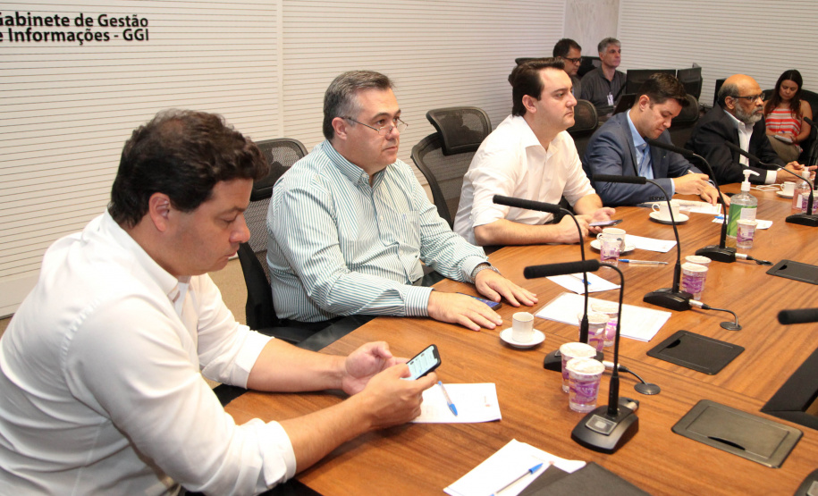 Governadores dos estados que forma o Consórcio de Integração Sul e Sudeste (Cosud) se reuniram nesta quinta-feira (02/04), por meio de videoconferência, para debater questões de saúde e impactos econômicos provocados pela pandemia do novo coronavírus.

Foto: Ari Dias/AEN