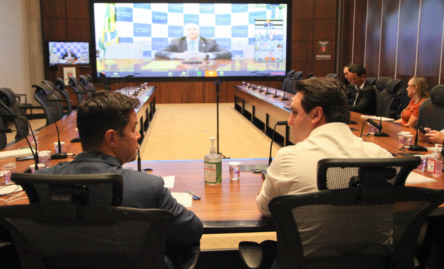 Governadores dos estados que forma o Consórcio de Integração Sul e Sudeste (Cosud) se reuniram nesta quinta-feira (02/04), por meio de videoconferência, para debater questões de saúde e impactos econômicos provocados pela pandemia do novo coronavírus.

Foto: Ari Dias/AEN