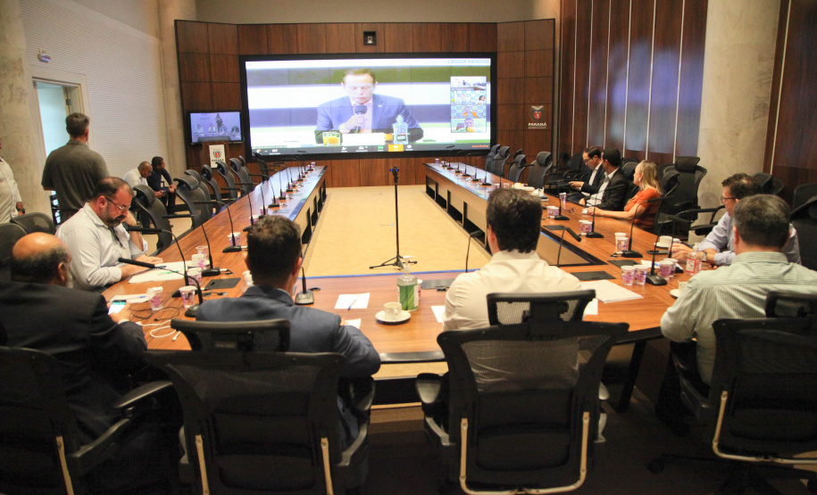 Governadores dos estados que forma o Consórcio de Integração Sul e Sudeste (Cosud) se reuniram nesta quinta-feira (02/04), por meio de videoconferência, para debater questões de saúde e impactos econômicos provocados pela pandemia do novo coronavírus.

Foto: Ari Dias/AEN