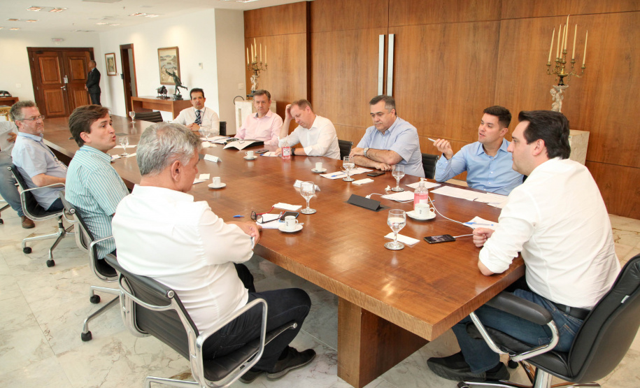 O governador Carlos Massa Ratinho Junior determinou nesta quinta-feira (02/04) a agilidade na conclusão de três hospitais regionais como forma de ampliar a força-tarefa do Estado no enfrentamento ao coronavírus. Previstas inicialmente para serem concluídas em dezembro, as obras dos complexos de Telêmaco Borba (Campos Gerais), Guarapuava (Centro) e Ivaiporã (Vale do Ivaí) serão antecipadas pela Secretaria de Estado da Saúde. 
 Foto: Ari Dias/AEN