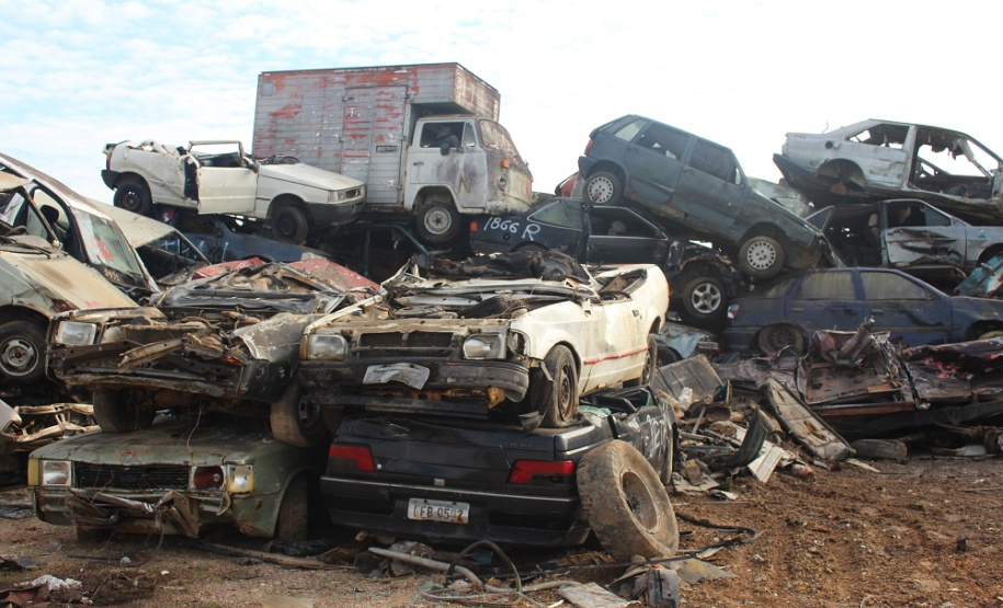 Empresa retira mais de 1,3 mil veículos do pátio da Polícia Civil. Foto:SESP