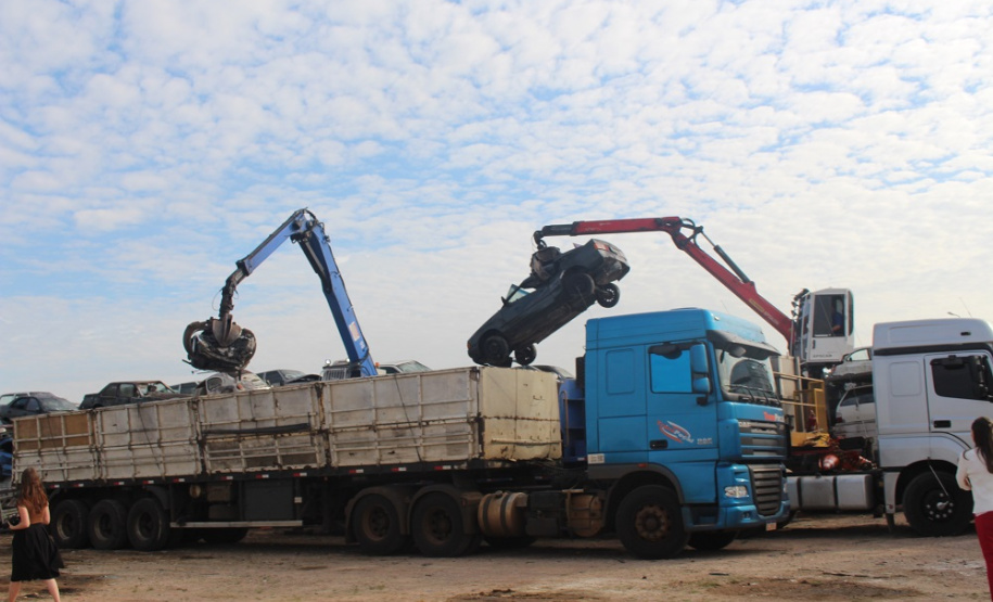 Empresa retira mais de 1,3 mil veículos do pátio da Polícia Civil. Foto:SESP