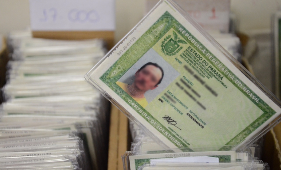 No Paraná, as condições especiais de saúde, como Transtorno do Espectro Autista (TEA), serão incluídas no novo layout da carteira de identidade.  A iniciativa é da Secretaria da Segurança Pública, por meio da Polícia Civil, e Secretaria da Justiça, Família e Trabalho e foi divulgada nesta quinta-feira, 2 de abril, em homenagem ao Dia Mundial de Conscientização do Autismo.   Foto: SEJUF