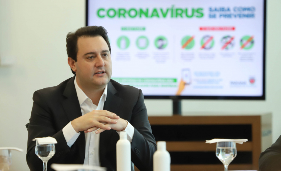O governador Carlos Massa Ratinho Junior se reuniu nesta sexta-feira (03), no Palácio Iguaçu, com um grupo de infectologistas de alguns dos principais hospitais de referência de Curitiba. O encontro serviu para analisar o momento atual de enfrentamento ao coronavírus no Paraná e alinhar estratégias para as próximas semanas.
