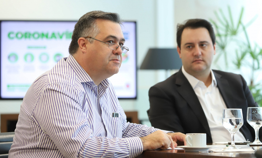 O governador Carlos Massa Ratinho Junior se reuniu nesta sexta-feira (03), no Palácio Iguaçu, com um grupo de infectologistas de alguns dos principais hospitais de referência de Curitiba. O encontro serviu para analisar o momento atual de enfrentamento ao coronavírus no Paraná e alinhar estratégias para as próximas semanas.