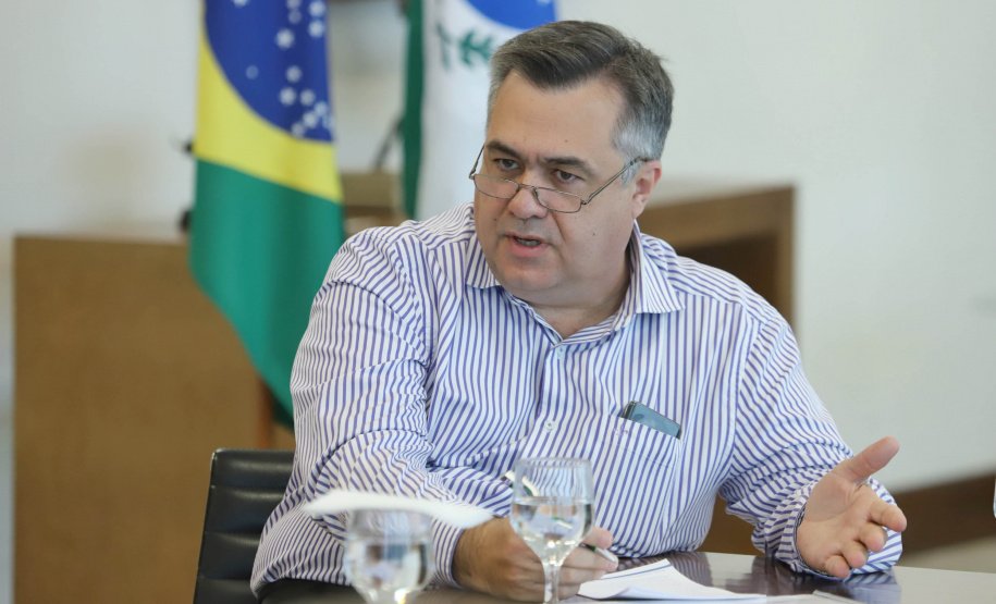 O governador Carlos Massa Ratinho Junior se reuniu nesta sexta-feira (03), no Palácio Iguaçu, com um grupo de infectologistas de alguns dos principais hospitais de referência de Curitiba. O encontro serviu para analisar o momento atual de enfrentamento ao coronavírus no Paraná e alinhar estratégias para as próximas semanas.