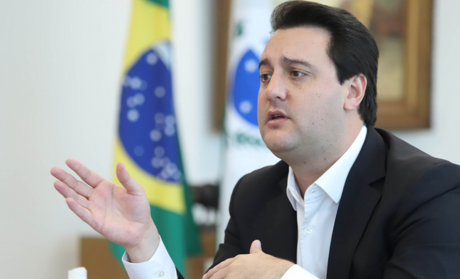 O governador Carlos Massa Ratinho Junior se reuniu nesta sexta-feira (03), no Palácio Iguaçu, com um grupo de infectologistas de alguns dos principais hospitais de referência de Curitiba. O encontro serviu para analisar o momento atual de enfrentamento ao coronavírus no Paraná e alinhar estratégias para as próximas semanas.