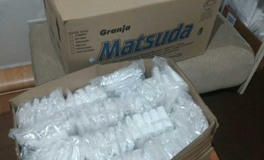 A Coordenação Estadual de Defesa Civil recebeu nesta sexta-feira (3) 1.000 máscaras de TNT. Elas serão usadas nas ações diárias do órgão, responsável por grande parte da logística de distribuição de donativos no Paraná. A entrega foi feita por voluntários da Associação Batista de Ação Social de Curitiba (Abasc) e a articulação foi realizada pela recém-criada Superintendência Geral de Ação Solidária. Foto: Divulgação