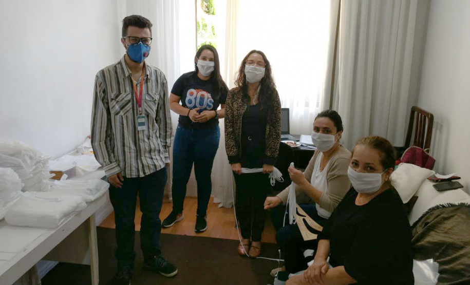 A Coordenação Estadual de Defesa Civil recebeu nesta sexta-feira (3) 1.000 máscaras de TNT. Elas serão usadas nas ações diárias do órgão, responsável por grande parte da logística de distribuição de donativos no Paraná. A entrega foi feita por voluntários da Associação Batista de Ação Social de Curitiba (Abasc) e a articulação foi realizada pela recém-criada Superintendência Geral de Ação Solidária. Foto: Divulgação