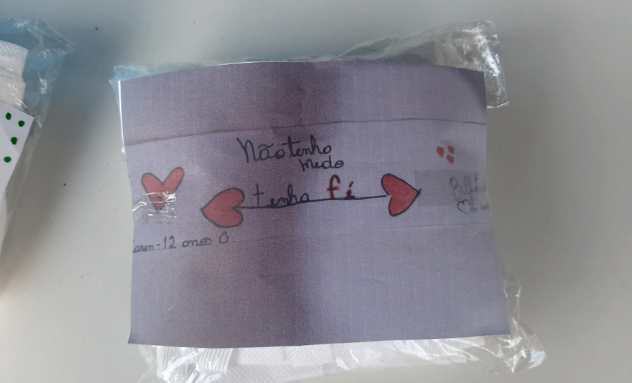 A Coordenação Estadual de Defesa Civil recebeu nesta sexta-feira (3) 1.000 máscaras de TNT. Elas serão usadas nas ações diárias do órgão, responsável por grande parte da logística de distribuição de donativos no Paraná. A entrega foi feita por voluntários da Associação Batista de Ação Social de Curitiba (Abasc) e a articulação foi realizada pela recém-criada Superintendência Geral de Ação Solidária. Foto: Divulgação