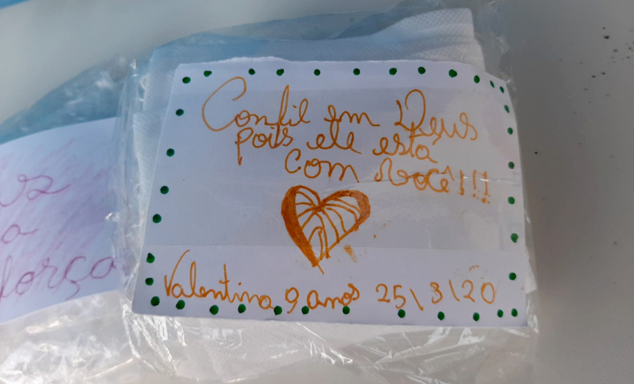 A Coordenação Estadual de Defesa Civil recebeu nesta sexta-feira (3) 1.000 máscaras de TNT. Elas serão usadas nas ações diárias do órgão, responsável por grande parte da logística de distribuição de donativos no Paraná. A entrega foi feita por voluntários da Associação Batista de Ação Social de Curitiba (Abasc) e a articulação foi realizada pela recém-criada Superintendência Geral de Ação Solidária. Foto: Divulgação