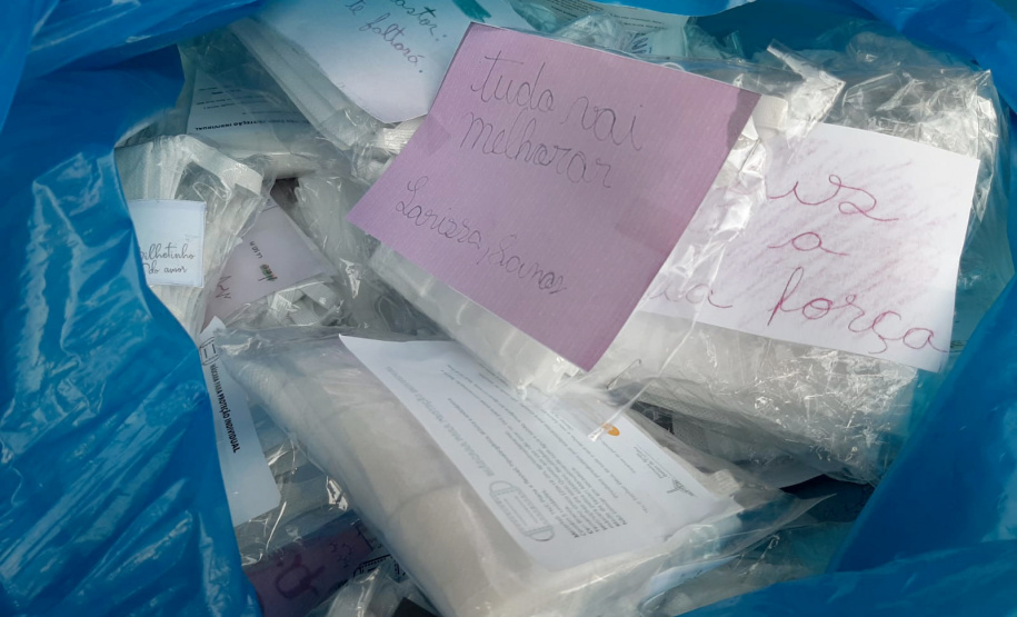 A Coordenação Estadual de Defesa Civil recebeu nesta sexta-feira (3) 1.000 máscaras de TNT. Elas serão usadas nas ações diárias do órgão, responsável por grande parte da logística de distribuição de donativos no Paraná. A entrega foi feita por voluntários da Associação Batista de Ação Social de Curitiba (Abasc) e a articulação foi realizada pela recém-criada Superintendência Geral de Ação Solidária. Foto: Divulgação