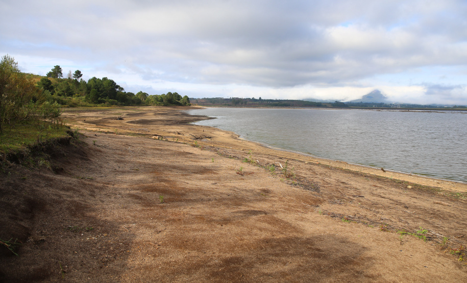 Barragem do Iraí - Construída entre os Municípios de Pinhais e Piraquara, Paraná, a barragem do Rio Iraí destina-se ao abastecimento de água da região metropolitana de Curitiba. 07/04/2020 -  Foto: Geraldo Bubniak/AEN