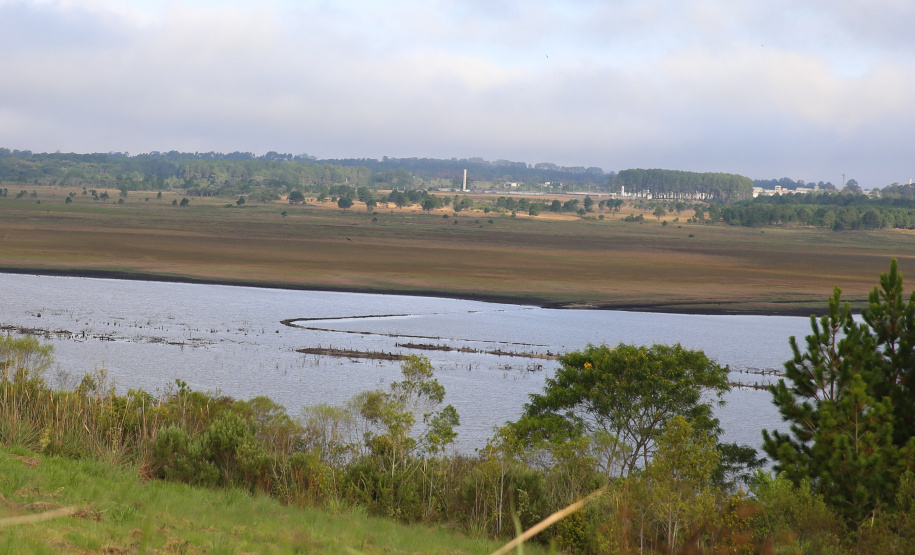 Barragem do Iraí - Construída entre os Municípios de Pinhais e Piraquara, Paraná, a barragem do Rio Iraí destina-se ao abastecimento de água da região metropolitana de Curitiba. 07/04/2020 -  Foto: Geraldo Bubniak/AEN