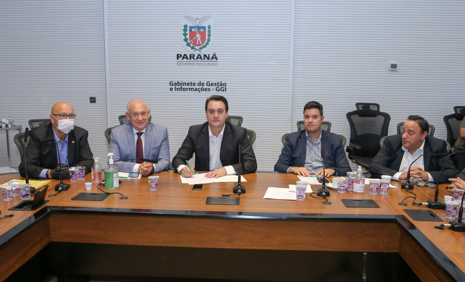 O Governador Carlos Massa Ratinho Junior em videoconferencia nesta terça-feira (07/04),  em reunião com Deputados Estaduais no Palácio Iguaçu.  Curitiba, 07/04/2020 - Foto: Geraldo Bubniak/AEN