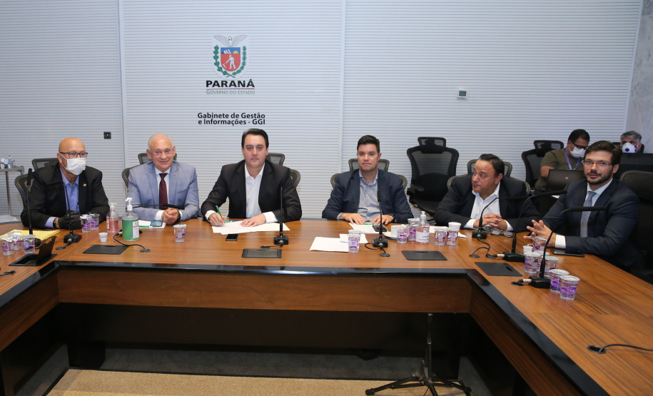 O Governador Carlos Massa Ratinho Junior em videoconferencia nesta terça-feira (07/04),  em reunião com Deputados Estaduais no Palácio Iguaçu.  Curitiba, 07/04/2020 - Foto: Geraldo Bubniak/AEN