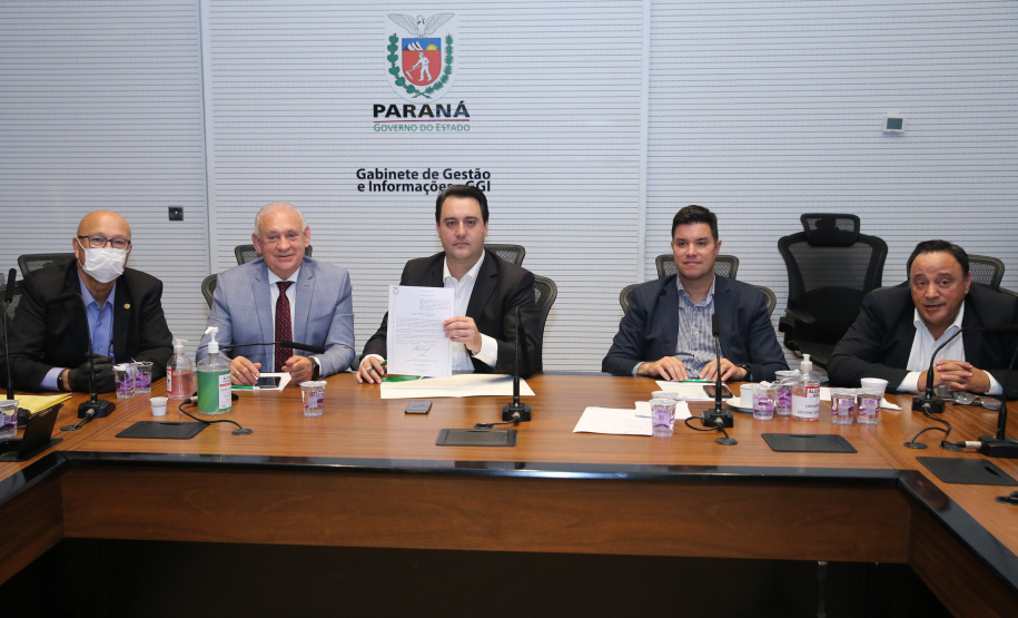 O Governador Carlos Massa Ratinho Junior em videoconferencia nesta terça-feira (07/04),  em reunião com Deputados Estaduais no Palácio Iguaçu.  Curitiba, 07/04/2020 - Foto: Geraldo Bubniak/AEN