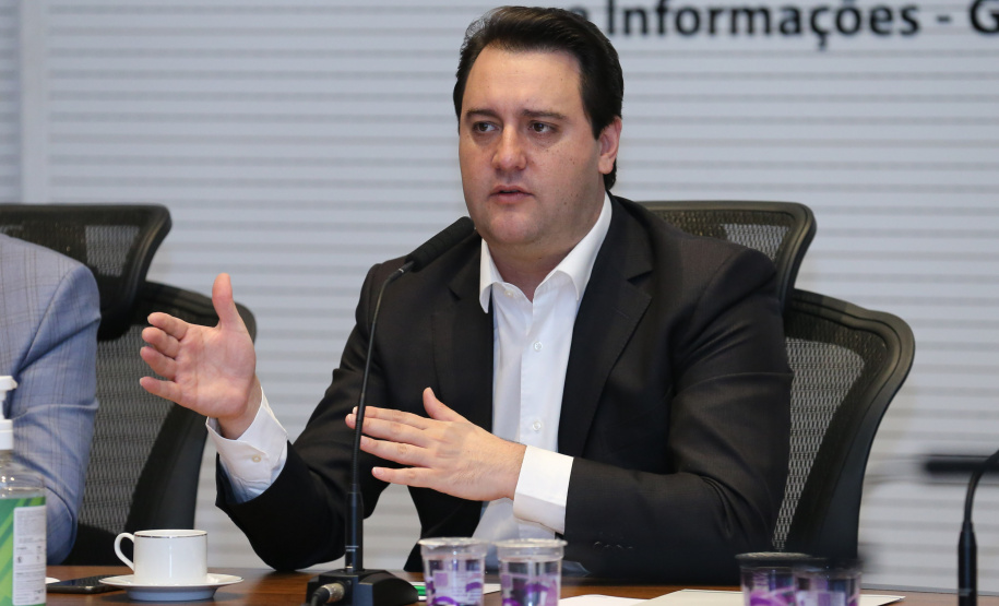 O Governador Carlos Massa Ratinho Junior em videoconferencia nesta terça-feira (07/04),  em reunião com Deputados Estaduais no Palácio Iguaçu.  Curitiba, 07/04/2020 - Foto: Geraldo Bubniak/AEN