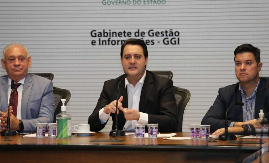 O Governador Carlos Massa Ratinho Junior em videoconferencia nesta terça-feira (07/04),  em reunião com Deputados Estaduais no Palácio Iguaçu.  Curitiba, 07/04/2020 - Foto: Geraldo Bubniak/AEN