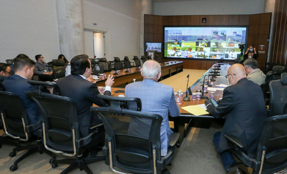 O Governador Carlos Massa Ratinho Junior em videoconferencia nesta terça-feira (07/04),  em reunião com Deputados Estaduais no Palácio Iguaçu.  Curitiba, 07/04/2020 - Foto: Geraldo Bubniak/AEN