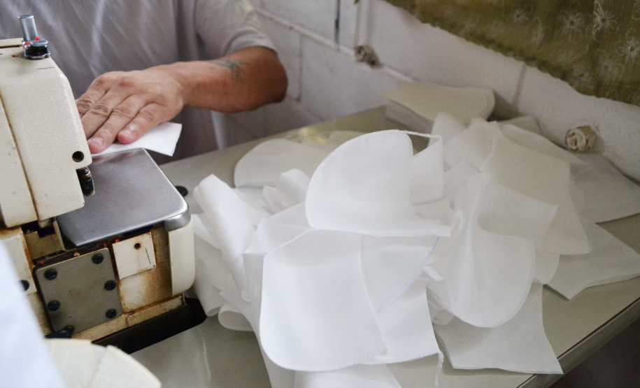 Presos do Paraná produzem materiais de proteção individual. Foto: José Leocádio