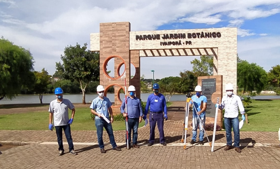Obra de implantação de rede coletora de esgoto para atender Hospital Regional de Ivaiporã. Foto: Sanepar