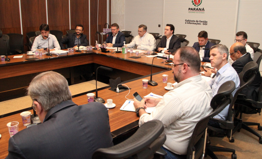 O governador Carlos Massa Ratinho Junior participou nesta quarta-feira (8) de uma videoconferência com presidentes de entidades sindicais estaduais e nacionais. O encontro serviu para estreitar o diálogo com as lideranças dos trabalhadores e teve como objetivo primordial a defesa dos empregos diante dos reflexos econômicos gerados pela pandemia do novo coronavírus. Foto: Ari Dias/AEN