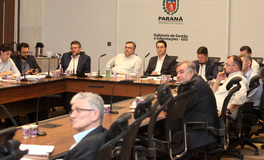 O governador Carlos Massa Ratinho Junior participou nesta quarta-feira (8) de uma videoconferência com presidentes de entidades sindicais estaduais e nacionais. O encontro serviu para estreitar o diálogo com as lideranças dos trabalhadores e teve como objetivo primordial a defesa dos empregos diante dos reflexos econômicos gerados pela pandemia do novo coronavírus. Foto: Ari Dias/AEN
