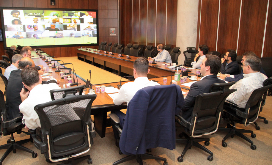 O governador Carlos Massa Ratinho Junior participou nesta quarta-feira (8) de uma videoconferência com presidentes de entidades sindicais estaduais e nacionais. O encontro serviu para estreitar o diálogo com as lideranças dos trabalhadores e teve como objetivo primordial a defesa dos empregos diante dos reflexos econômicos gerados pela pandemia do novo coronavírus. Foto: Ari Dias/AEN