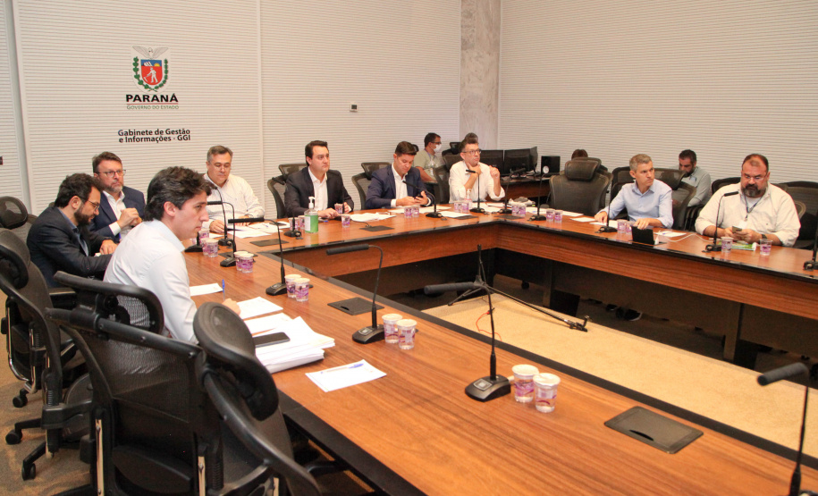 O governador Carlos Massa Ratinho Junior participou nesta quarta-feira (8) de uma videoconferência com presidentes de entidades sindicais estaduais e nacionais. O encontro serviu para estreitar o diálogo com as lideranças dos trabalhadores e teve como objetivo primordial a defesa dos empregos diante dos reflexos econômicos gerados pela pandemia do novo coronavírus.Foto: Ari Dias/AEN