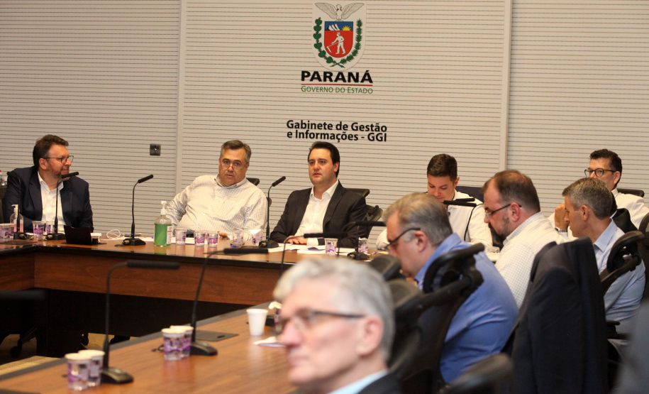 O governador Carlos Massa Ratinho Junior participou nesta quarta-feira (8) de uma videoconferência com presidentes de entidades sindicais estaduais e nacionais. O encontro serviu para estreitar o diálogo com as lideranças dos trabalhadores e teve como objetivo primordial a defesa dos empregos diante dos reflexos econômicos gerados pela pandemia do novo coronavírus.Foto: Ari Dias/AEN