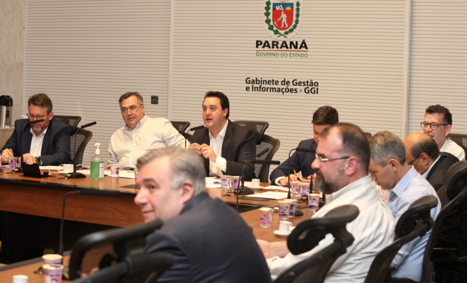 O governador Carlos Massa Ratinho Junior participou nesta quarta-feira (8) de uma videoconferência com presidentes de entidades sindicais estaduais e nacionais. O encontro serviu para estreitar o diálogo com as lideranças dos trabalhadores e teve como objetivo primordial a defesa dos empregos diante dos reflexos econômicos gerados pela pandemia do novo coronavírus.Foto: Ari Dias/AEN