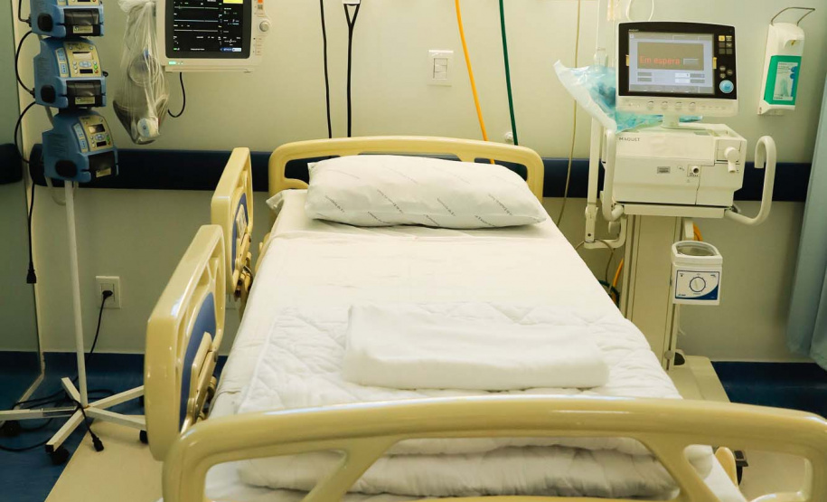 O governador Carlos Massa Ratinho Junior esteve nesta quinta-feira (9) no Hospital Regional do Norte Pioneiro, em Santo Antônio da Platina. A unidade é considerada estratégica no combate ao novo coronavírus e terá dez leitos de UTI e oito enfermarias já a partir da semana que vem.