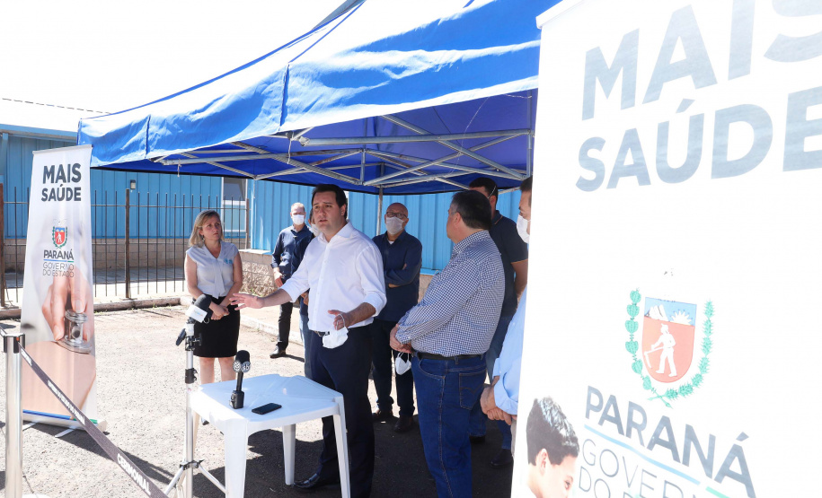 O governador Carlos Massa Ratinho Junior esteve nesta quinta-feira (9) no Hospital Regional do Norte Pioneiro, em Santo Antônio da Platina. A unidade é considerada estratégica no combate ao novo coronavírus e terá dez leitos de UTI e oito enfermarias já a partir da semana que vem.