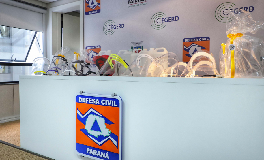 A entrega de 500 máscaras do modelo Face Shield, 200 litros de álcool glicerinado e 150 quilos de álcool em gel foi feita pelo superintendente Aldo Bona ao coordenador da Defesa Civil, tenente-coronel Fernando Schunig. A entrega foi acompanhada pela primeira-dama e presidente do Conselho de Ação Solidária, Luciana Saito Massa, e pela Superintendente Geral de Ação Solidária, Jeslayne Valente.