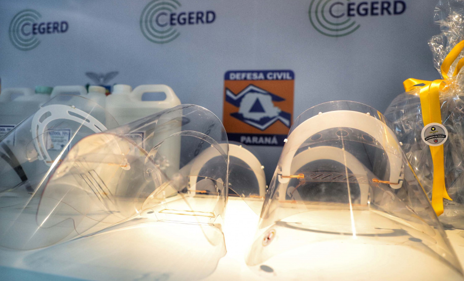 A entrega de 500 máscaras do modelo Face Shield, 200 litros de álcool glicerinado e 150 quilos de álcool em gel foi feita pelo superintendente Aldo Bona ao coordenador da Defesa Civil, tenente-coronel Fernando Schunig. A entrega foi acompanhada pela primeira-dama e presidente do Conselho de Ação Solidária, Luciana Saito Massa, e pela Superintendente Geral de Ação Solidária, Jeslayne Valente.