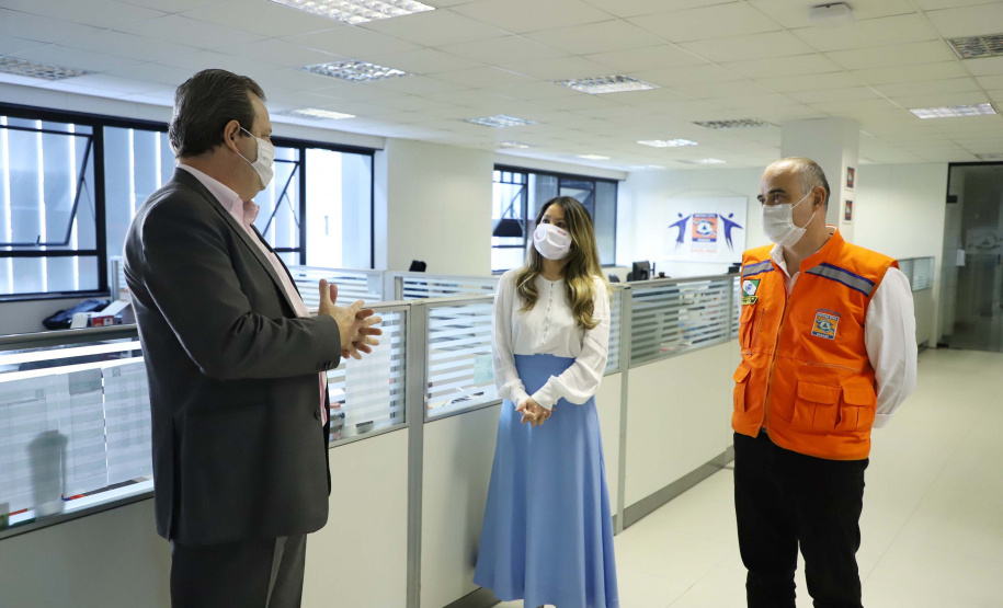 A entrega de 500 máscaras do modelo Face Shield, 200 litros de álcool glicerinado e 150 quilos de álcool em gel foi feita pelo superintendente Aldo Bona ao coordenador da Defesa Civil, tenente-coronel Fernando Schunig. A entrega foi acompanhada pela primeira-dama e presidente do Conselho de Ação Solidária, Luciana Saito Massa, e pela Superintendente Geral de Ação Solidária, Jeslayne Valente.