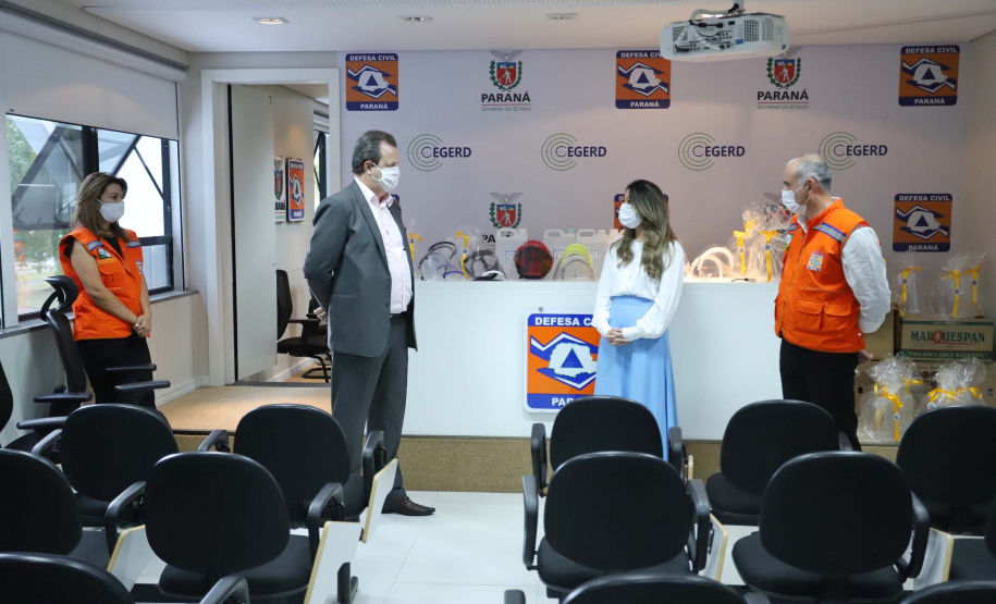 A entrega de 500 máscaras do modelo Face Shield, 200 litros de álcool glicerinado e 150 quilos de álcool em gel foi feita pelo superintendente Aldo Bona ao coordenador da Defesa Civil, tenente-coronel Fernando Schunig. A entrega foi acompanhada pela primeira-dama e presidente do Conselho de Ação Solidária, Luciana Saito Massa, e pela Superintendente Geral de Ação Solidária, Jeslayne Valente.