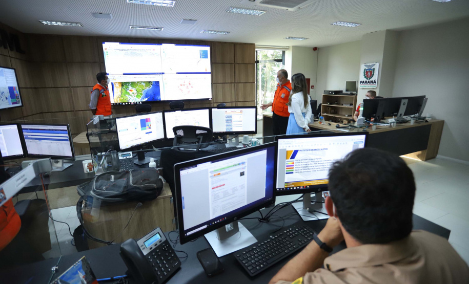 A entrega de 500 máscaras do modelo Face Shield, 200 litros de álcool glicerinado e 150 quilos de álcool em gel foi feita pelo superintendente Aldo Bona ao coordenador da Defesa Civil, tenente-coronel Fernando Schunig. A entrega foi acompanhada pela primeira-dama e presidente do Conselho de Ação Solidária, Luciana Saito Massa, e pela Superintendente Geral de Ação Solidária, Jeslayne Valente.