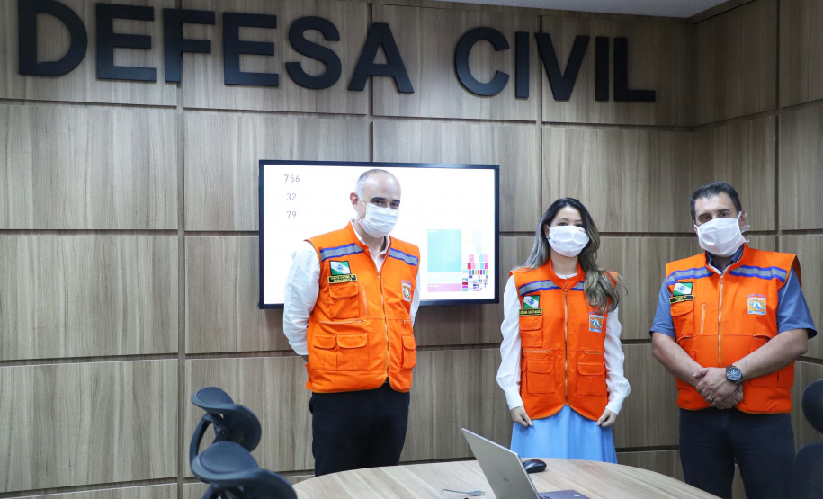 A entrega de 500 máscaras do modelo Face Shield, 200 litros de álcool glicerinado e 150 quilos de álcool em gel foi feita pelo superintendente Aldo Bona ao coordenador da Defesa Civil, tenente-coronel Fernando Schunig. A entrega foi acompanhada pela primeira-dama e presidente do Conselho de Ação Solidária, Luciana Saito Massa, e pela Superintendente Geral de Ação Solidária, Jeslayne Valente.