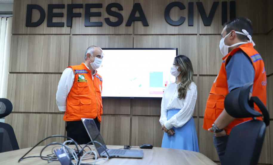 A entrega de 500 máscaras do modelo Face Shield, 200 litros de álcool glicerinado e 150 quilos de álcool em gel foi feita pelo superintendente Aldo Bona ao coordenador da Defesa Civil, tenente-coronel Fernando Schunig. A entrega foi acompanhada pela primeira-dama e presidente do Conselho de Ação Solidária, Luciana Saito Massa, e pela Superintendente Geral de Ação Solidária, Jeslayne Valente.