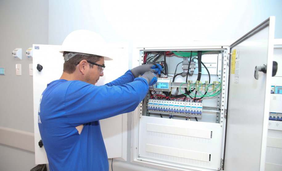 Hosp Ivaipora O Governador Carlos Massa Ratinho Junior visita nesta terça-feira (14/04) as instalações do Hospital Regional de Ivaiporã que terá 104 leitos, sendo 10 reservados para Unidade de Terapia Intensiva (UTI), centro cirúrgico e enfermarias. Ivaipora, 14/04/2020 - Foto: Geraldo Bubniak/AEN