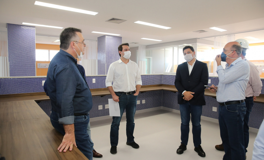 Hosp Ivaipora O Governador Carlos Massa Ratinho Junior visita nesta terça-feira (14/04) as instalações do Hospital Regional de Ivaiporã que terá 104 leitos, sendo 10 reservados para Unidade de Terapia Intensiva (UTI), centro cirúrgico e enfermarias. Ivaipora, 14/04/2020 - Foto: Geraldo Bubniak/AEN