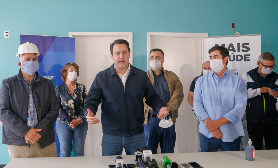 O governador Carlos Massa Ratinho Junior vistoriou nesta terça-feira (14) as obras do novo Hospital Regional de Guarapuava, na Região Central do Estado. Uma ala do complexo médico teve a construção antecipada para que possa ser direcionada exclusivamente para o tratamento do coronavírus. A previsão é que fique pronta em até 45 dias