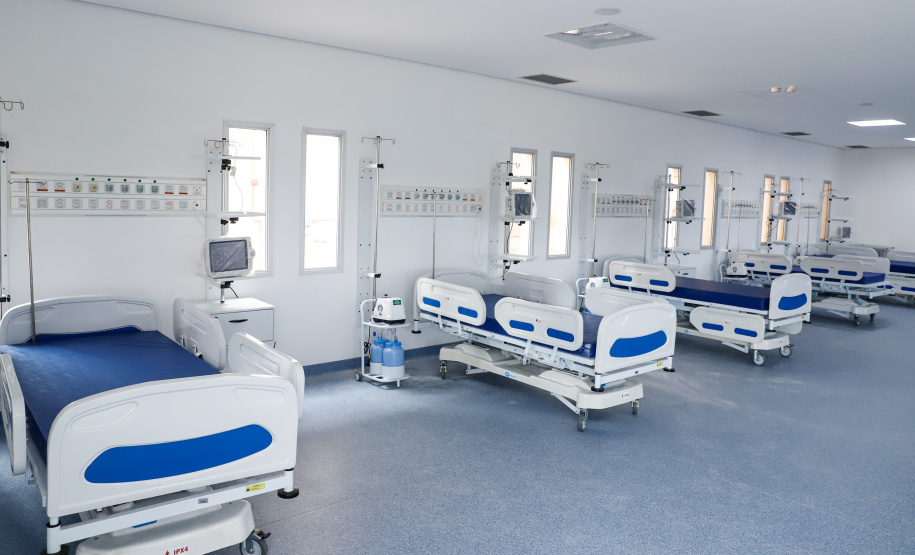 O Hospital Regional de Telêmaco Borba, nos Campos Gerais, vai entrar em funcionamento após uma espera de mais de dez anos. Para isso, o governador Carlos Massa Ratinho Junior assinou nesta terça-feira (14) um convênio com a Klabin e a prefeitura do município, permitindo que o complexo médico possa operar em até 45 dias.