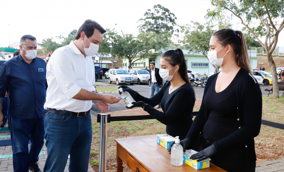 O Hospital Regional de Telêmaco Borba, nos Campos Gerais, vai entrar em funcionamento após uma espera de mais de dez anos. Para isso, o governador Carlos Massa Ratinho Junior assinou nesta terça-feira (14) um convênio com a Klabin e a prefeitura do município, permitindo que o complexo médico possa operar em até 45 dias.