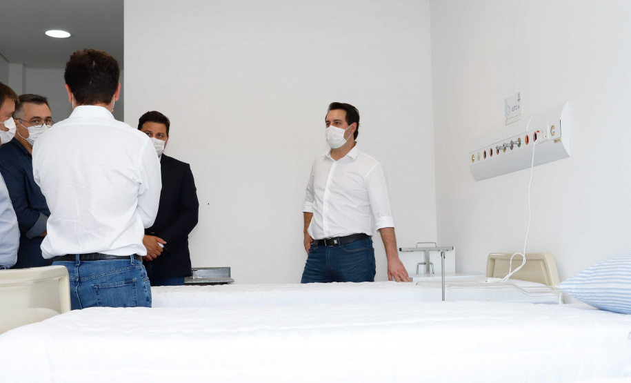 O Hospital Regional de Telêmaco Borba, nos Campos Gerais, vai entrar em funcionamento após uma espera de mais de dez anos. Para isso, o governador Carlos Massa Ratinho Junior assinou nesta terça-feira (14) um convênio com a Klabin e a prefeitura do município, permitindo que o complexo médico possa operar em até 45 dias.