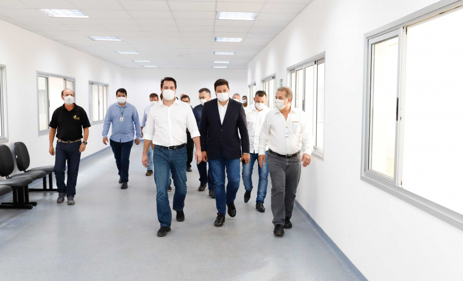 O Hospital Regional de Telêmaco Borba, nos Campos Gerais, vai entrar em funcionamento após uma espera de mais de dez anos. Para isso, o governador Carlos Massa Ratinho Junior assinou nesta terça-feira (14) um convênio com a Klabin e a prefeitura do município, permitindo que o complexo médico possa operar em até 45 dias.