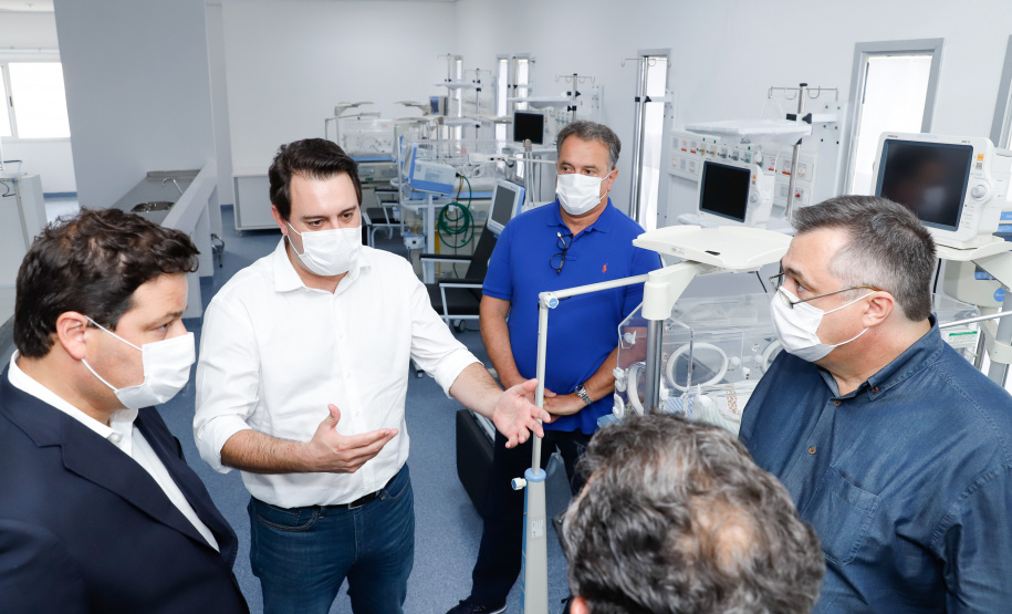 O Hospital Regional de Telêmaco Borba, nos Campos Gerais, vai entrar em funcionamento após uma espera de mais de dez anos. Para isso, o governador Carlos Massa Ratinho Junior assinou nesta terça-feira (14) um convênio com a Klabin e a prefeitura do município, permitindo que o complexo médico possa operar em até 45 dias.